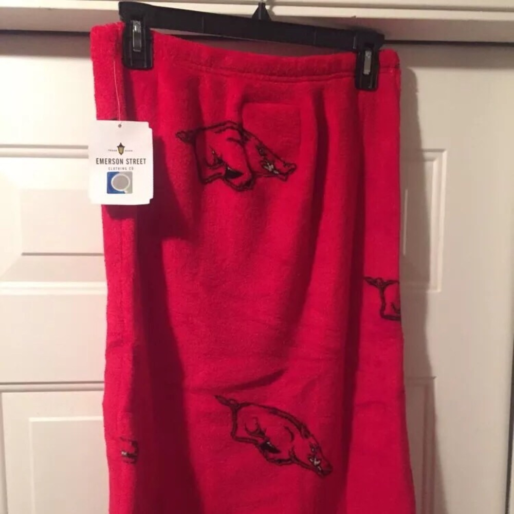 NWT ARKANSAS Razorback Towel Wrap